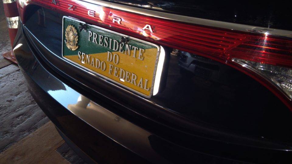 PLACA OFICIAL DE CARRO EM ALUMNIO FUNDIDO